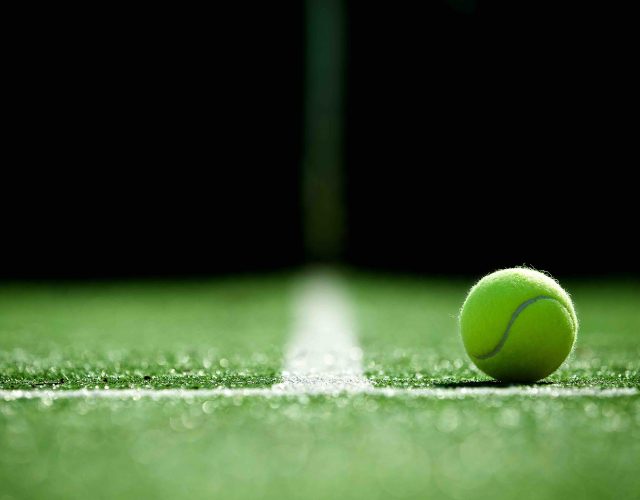 Montaje e instalación de pistas de tenis